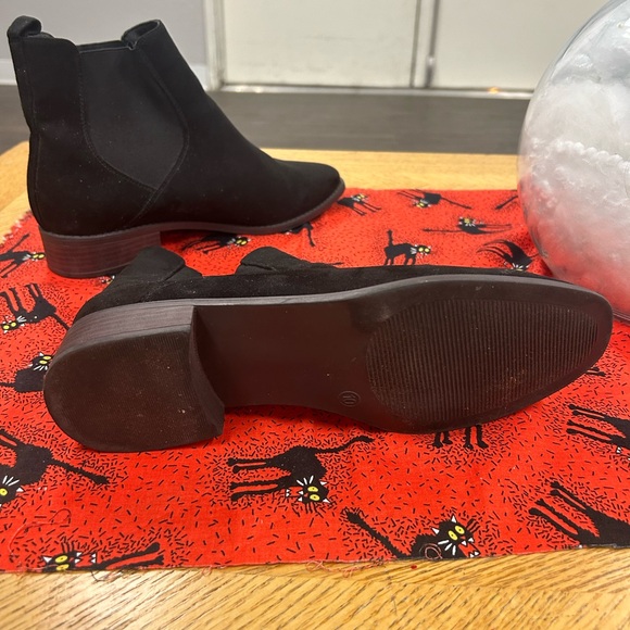 Loft Chelsea Black Booties. Size 10 - Picture 5 of 7